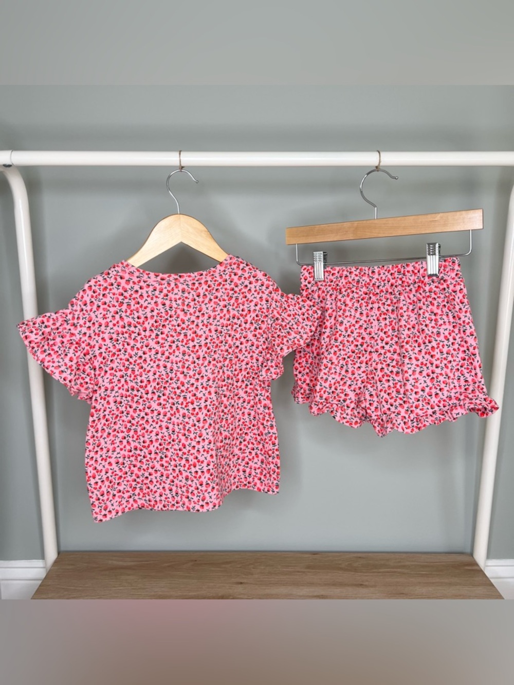 GAP - Relaxed T-Shirt and Ruffle Shorts - Coral Frost / Strawberries, Cherries - Picture 4 of 5